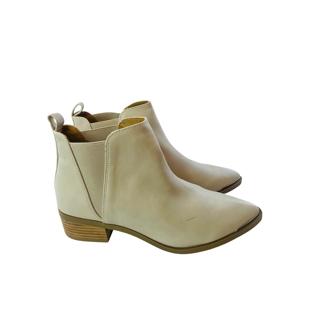 DV Dolce Vita Womens Cream Pointed Toe Chelsea Ankle Boots Size 8 Low Block Heel